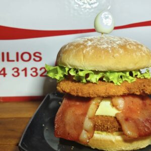 DOBLE MASTER ESPECIAL

Doble carne, tomate, cebolla caramelizada, lechuga, tocineta, queso, huevo de codorniz,papa chips, salsa