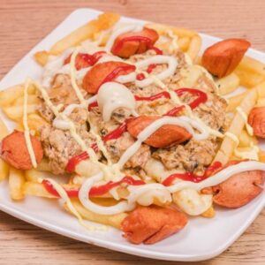 SENCILLA

Papas a la francesa, salchicha americana, huevos de codorniz, queso, salsas