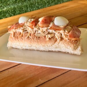 SUPER ESPECIAL

Salchicha americana, cebolla caramelizada, tocineta, pollo, champiñón, huevo de codorniz, papa chips, salsas